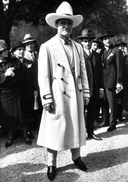 Tom Mix in 1925, a big man in a big hat