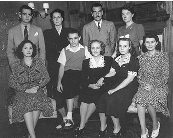 The cast of Young Widder Brown with Florence Freeman (Ellen Brown) seated middle. Announcer George Ansbro is at top left.