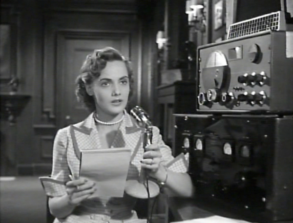 Mary Elen Kay as Government Agent